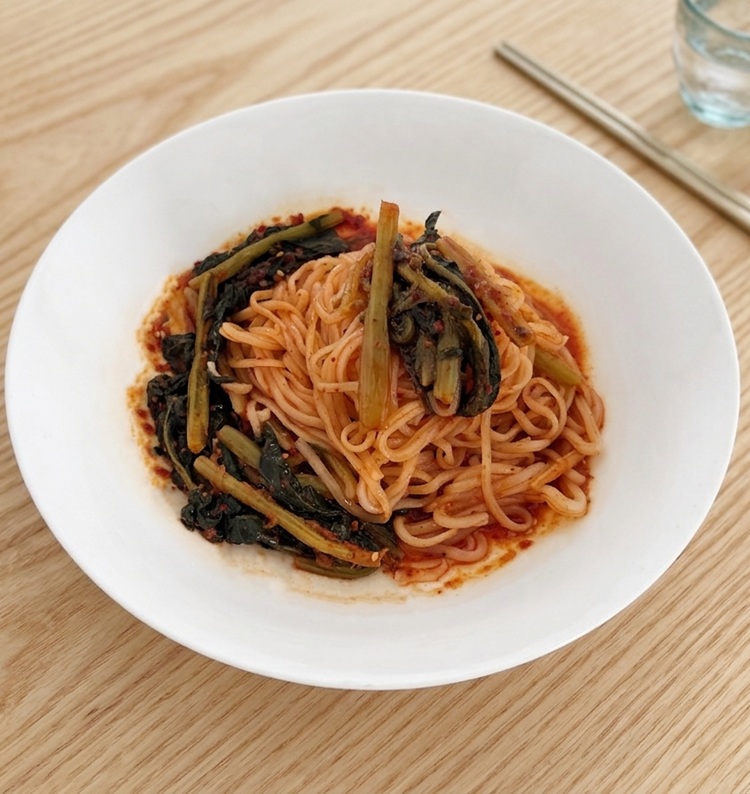 국내산 열무 비빔국수 면 시원 매콤 라투이 요리 캠핑장 낚시 차박 간편식 밀키트 351g - 상세 이미지 3