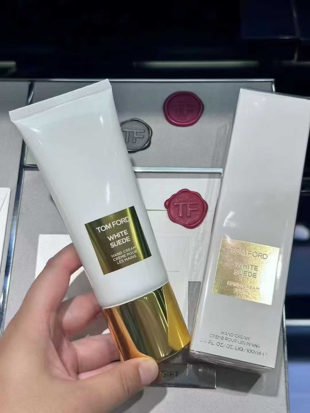톰포드 핸드크림 화이트 스웨이드 보습케어 손보호 100ml - 상품 이미지