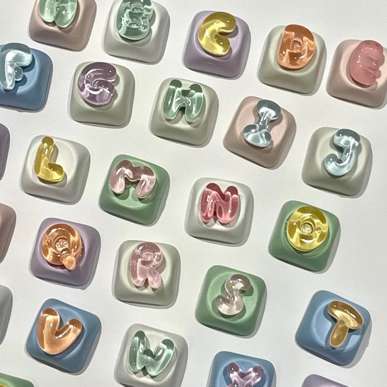 C48 지정가능 여름 알파벳 이니셜 영어 귀여운 키캡 키링 키보드 자판 딸깍이 클리커 키캡꾸미키 - 상품 이미지
