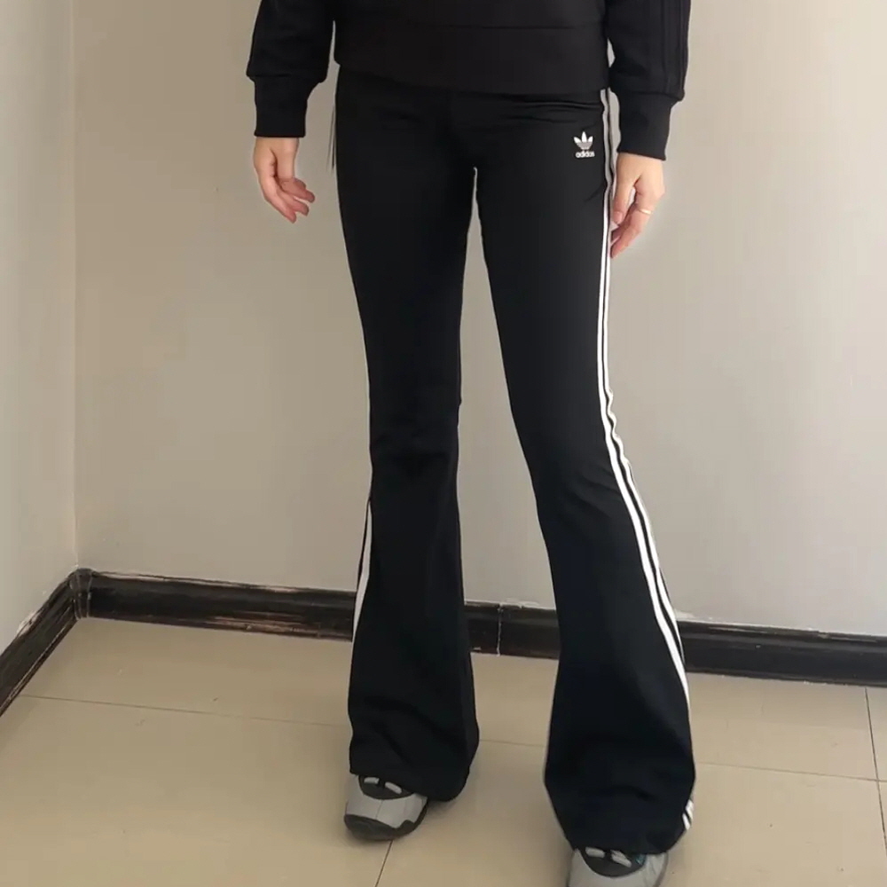 아디다스 우먼즈 아디컬러 플레어드 부츠컷 레깅스 블랙 IN1100 - 상세 이미지 5