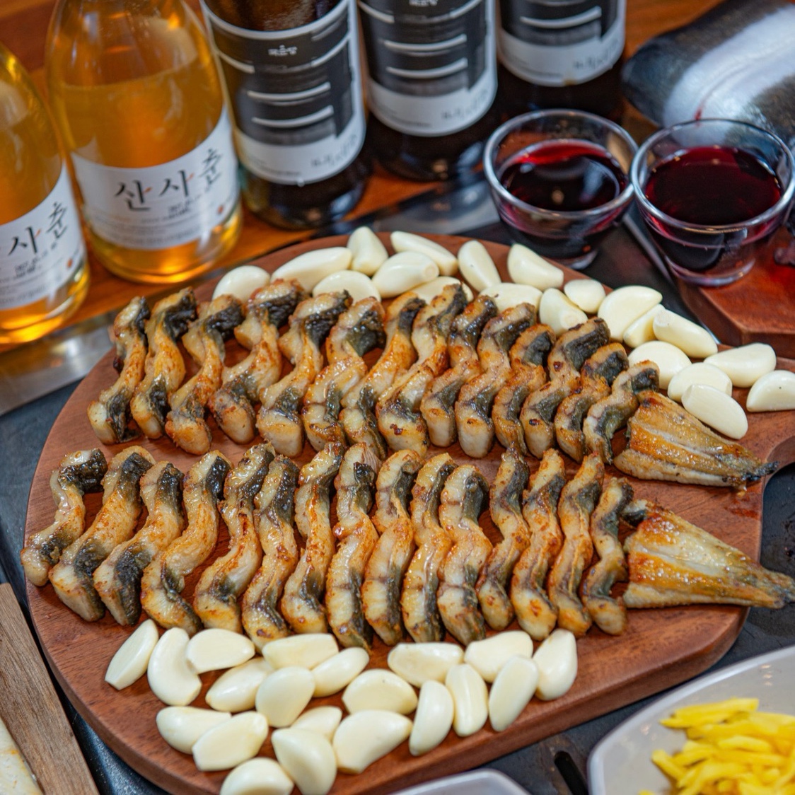 무항생제 국내산 민물장어 자포니카 초벌 손질 생강소스포함 1kg 손질후 600g 말복음식 - 상품 이미지