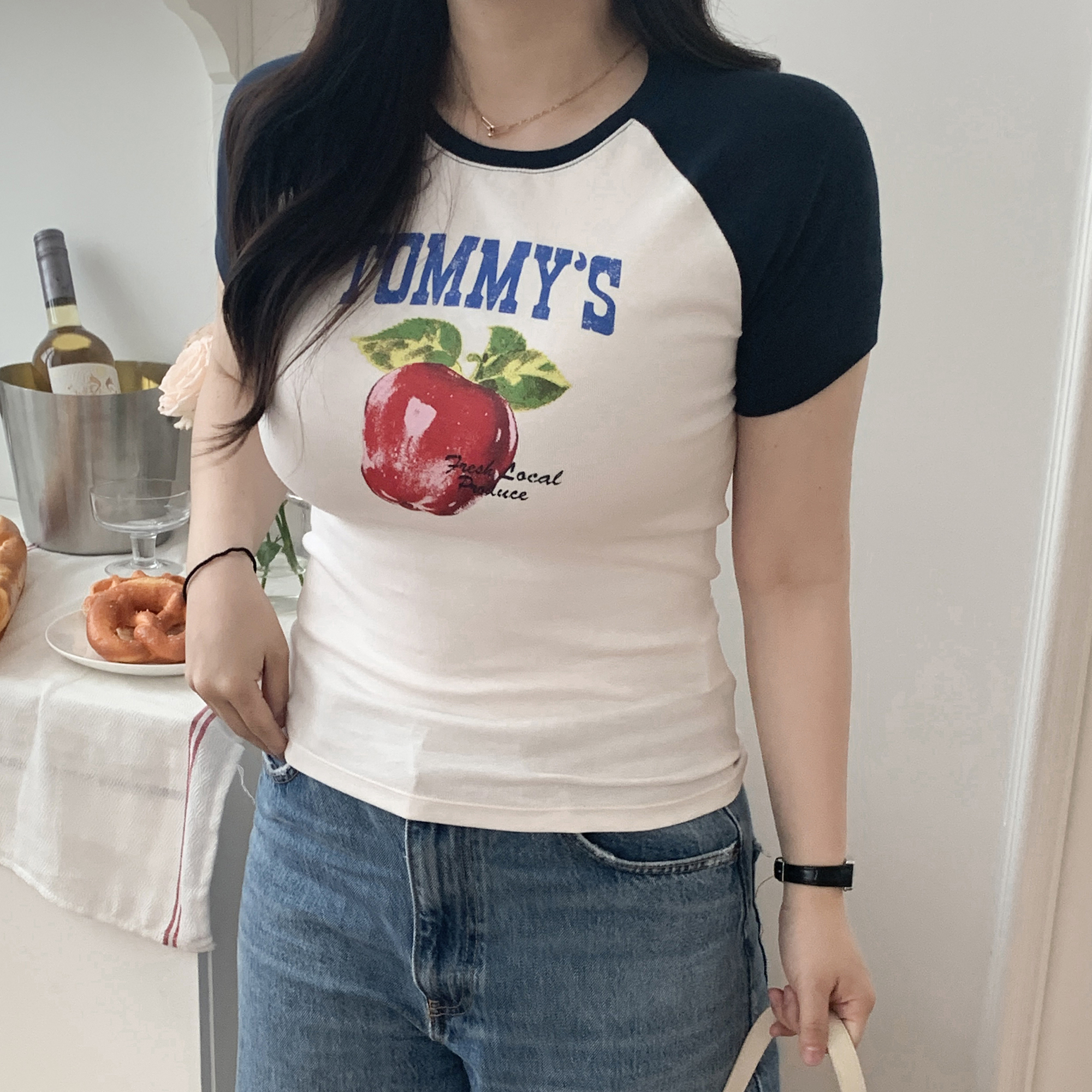 타미힐피거 진스 여자 반팔티셔츠 그래픽 슬림핏 - 상세 이미지 2