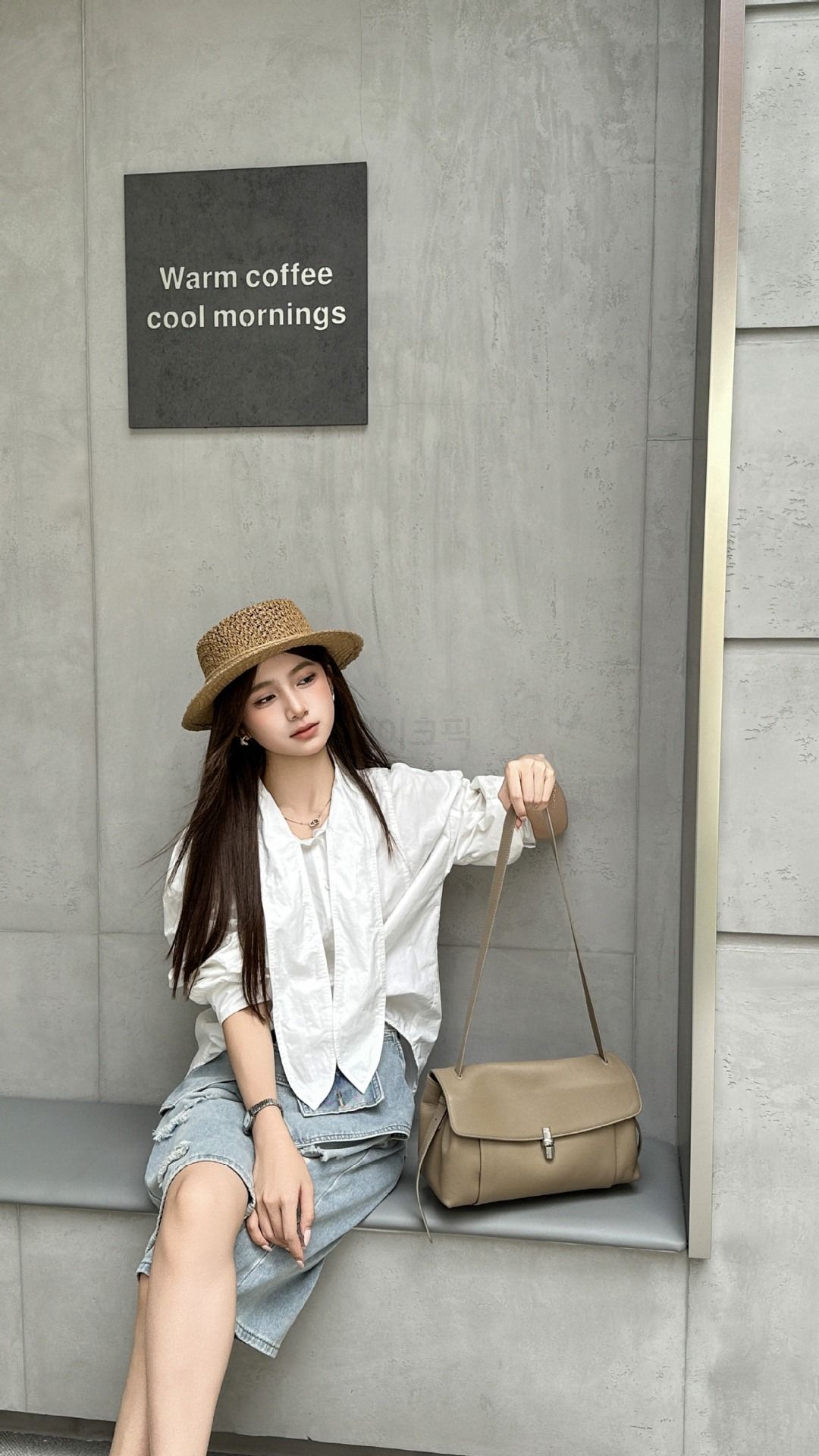 메이크픽 소프트레더 소가죽 플랩 숄더백 넉넉한 수납 대학생 직장인 출근용 데일리백 이미지 7