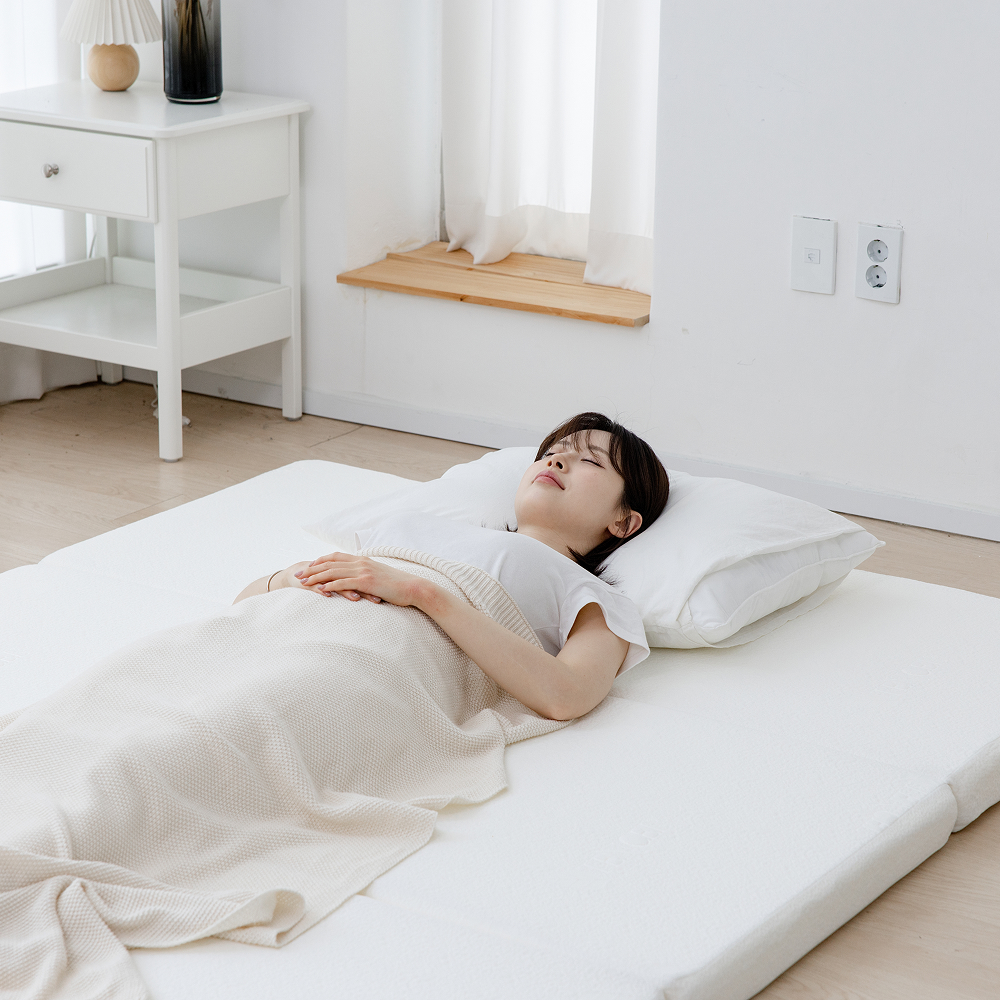 늘나른 편안한 3단 접이식 매트리스 7cm 토퍼 바닥 수면 매트 아이보리, Q(퀸)1500 - 상품 이미지