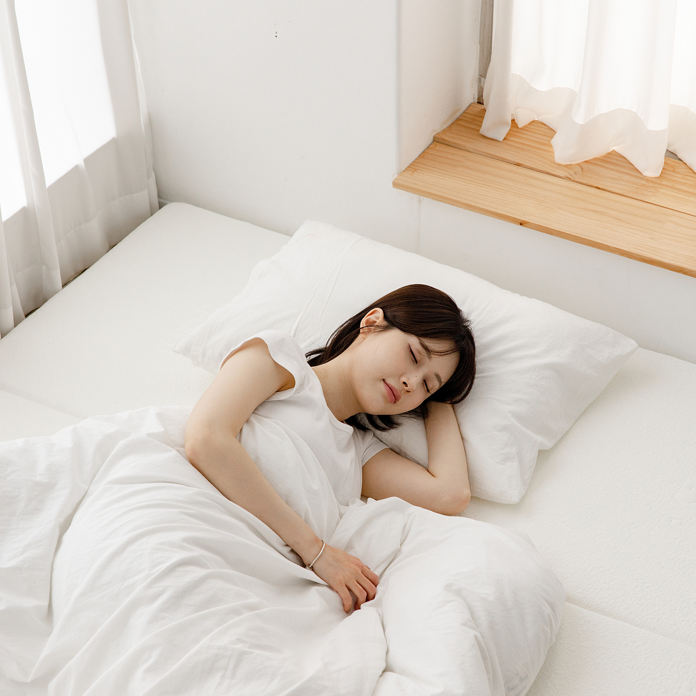 늘나른 편안한 3단 접이식 매트리스 7cm 토퍼 바닥 수면 매트 아이보리, MS(멀티싱글) - 상품 이미지