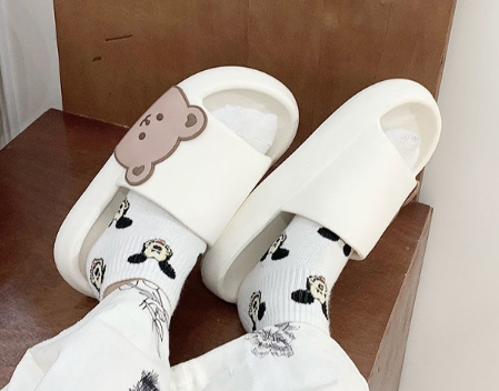 귀여운 곰돌이 캐릭터 실내화 푹신한 사무실 슬리퍼 여성 거실화 쿠션 거실 실내화 이미지 8