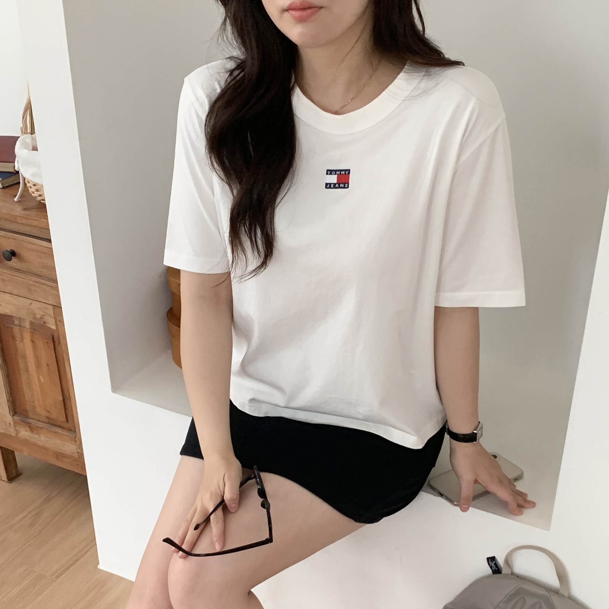 타미힐피거 반팔티 여성 타미진스 루즈핏 티셔츠 - 상세 이미지 2