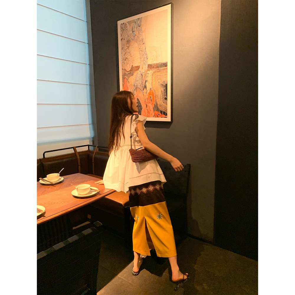 브이넥 반팔캡소매 프릴블라우스 앞트임 꽃자수 펀칭레이스 리본끈 면리넨혼방 여름 화이트 - 상세 이미지 5
