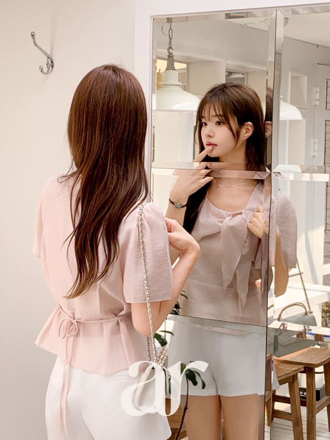 (국내제작) 스퀘어넥 꼬임 리본 허리 스트랩 페플럼 반팔 블라우스 bs8863 - 상세 이미지 2