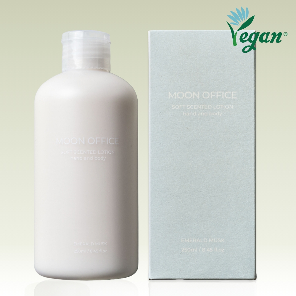 [1+1 EVENT] 문오피스 소프트 센티드 핸드 앤 바디 로션 에메랄드 머스크, 250ml, 1개 - 상품 이미지