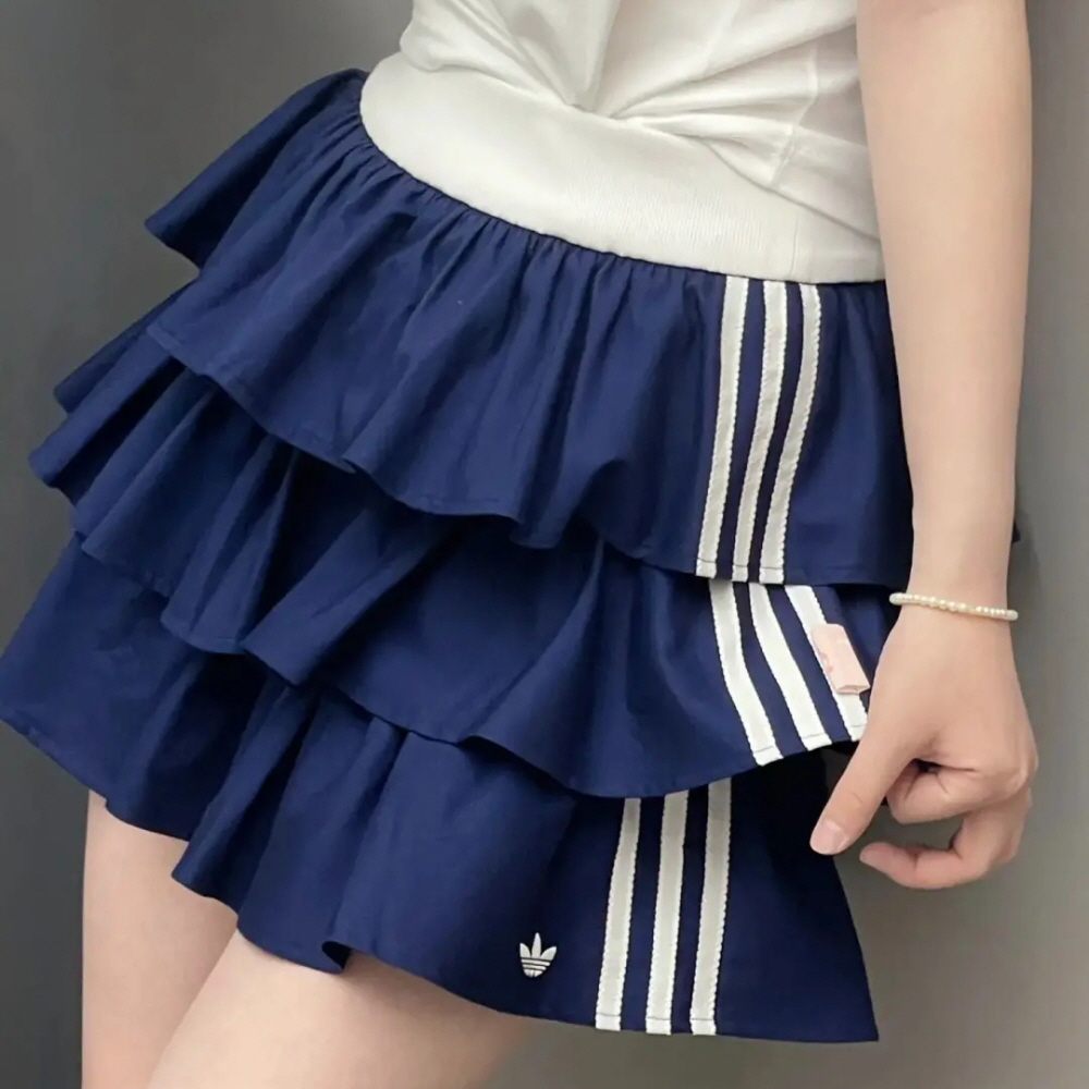 아디다스 X 디즈니 마리캣 레이어드 프릴 스커트 네이비 KE6655 - 상품 이미지