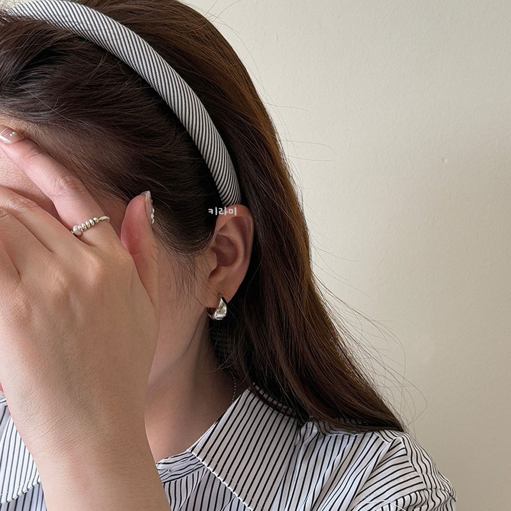 미니멀 스트라이프 머리띠 볼륨 귀안아픈 데일리 줄무늬 헤어밴드 - 상품 이미지