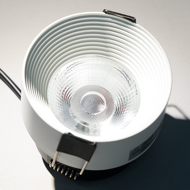 쎈룩스 LED 다운라이트 라운드 리플 6cm(2.5인치) COB 12W 반매입 가구 매입등 - 상세 이미지 4