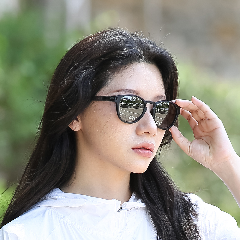 오클리 래치 OO9265 운전 골프 선글라스 74 매트블랙/프리즘 블랙 편광 - 상세 이미지 4