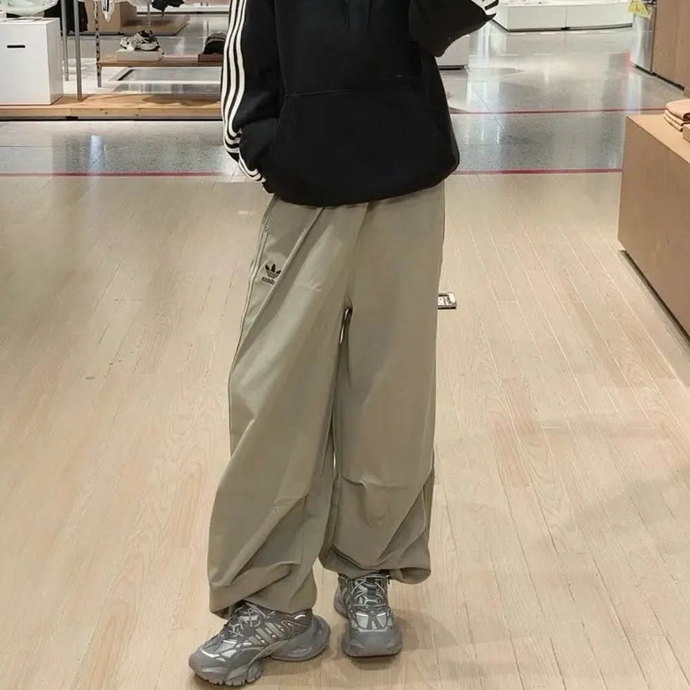아디다스 오리지널 파라슈트 트랙 와이드 트레이닝 팬츠 베이지 IZ4849 - 상세 이미지 2
