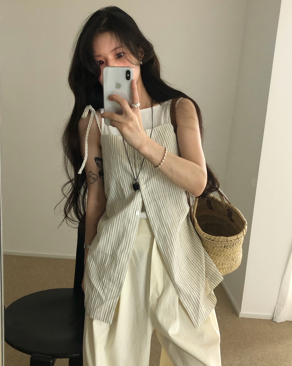 틴카 여름 스트라이프 루즈핏 오버핏 리본 핀턱 트임 셔링 나시 블라우스 - 상품 이미지