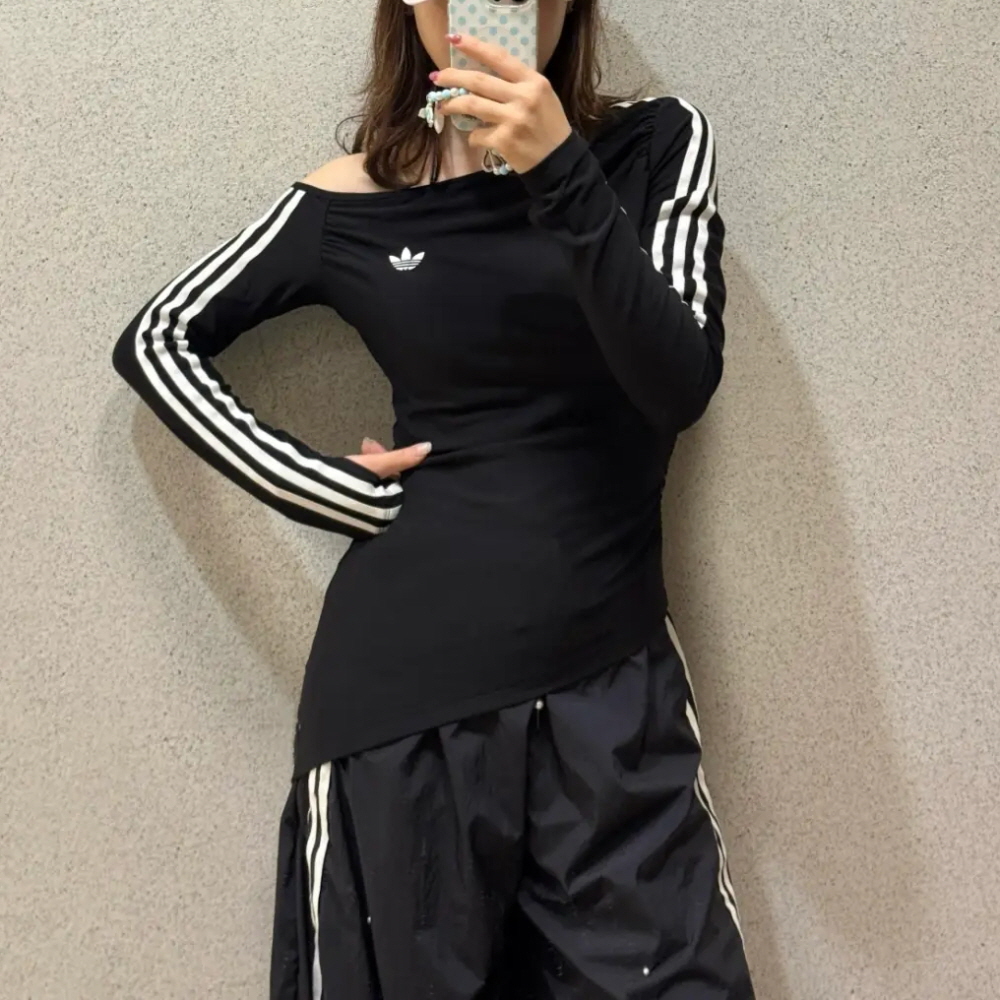 아디다스 우먼스 오리지널 원숄더 비대칭 슬림핏 긴팔 티셔츠 블랙 LE8310 - 메인 이미지