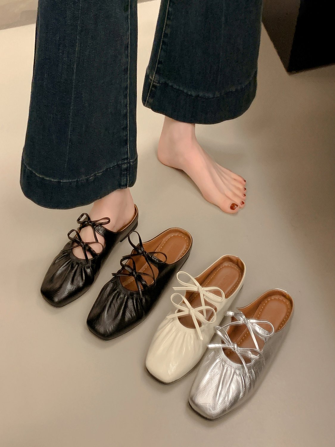 양가죽 메리제인 스퀘어토 셔링 리본스트랩 발레리나 플랫 뮬 슬리퍼 데일리슈즈 블랙 EU 35 - 상품 이미지