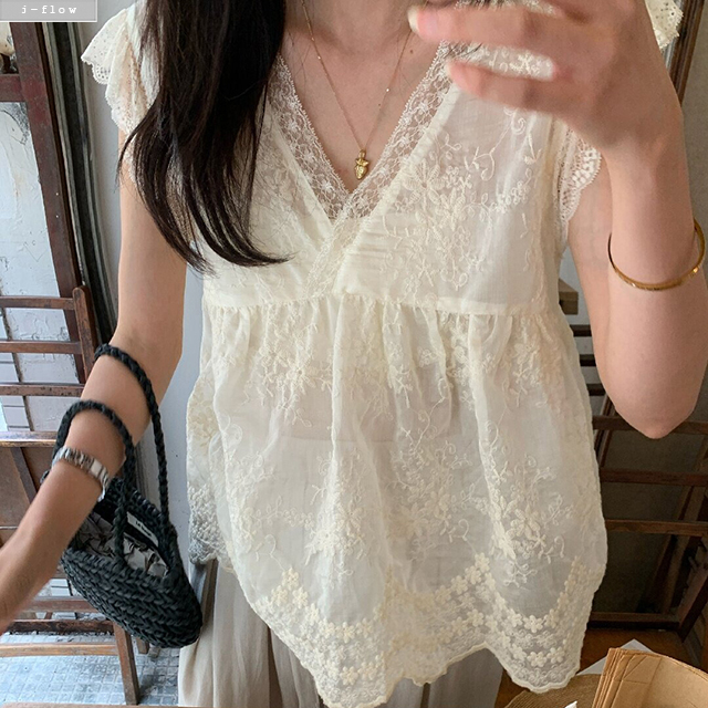 나빈 레이스 자수 시스루 브이넥 블라우스 1col 여름 아일렛 A라인 하프 제이플로우 이미지 7