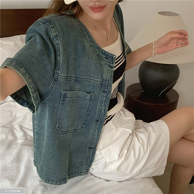 해커 골드버튼 라운드 데님 반팔 자켓 1col 여름 루즈핏 코튼 포켓 스티치 제이플로우 - 상품 이미지