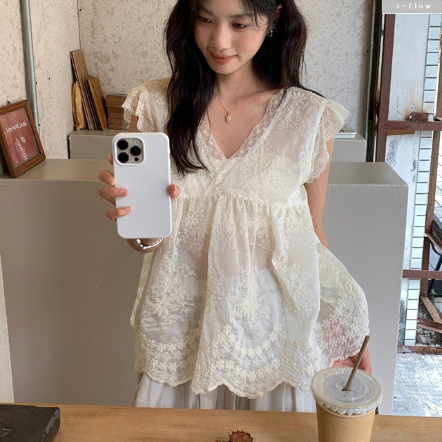 나빈 레이스 자수 시스루 브이넥 블라우스 1col 여름 아일렛 A라인 하프 제이플로우 - 상품 이미지