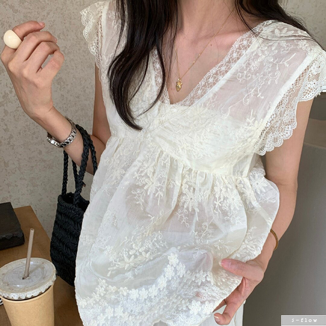 나빈 레이스 자수 시스루 브이넥 블라우스 1col 여름 아일렛 A라인 하프 제이플로우 이미지 6