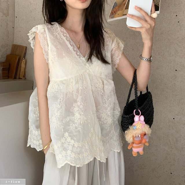 나빈 레이스 자수 시스루 브이넥 블라우스 1col 여름 아일렛 A라인 하프 제이플로우 - 상세 이미지 3