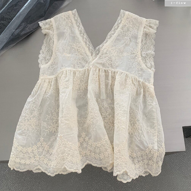 나빈 레이스 자수 시스루 브이넥 블라우스 1col 여름 아일렛 A라인 하프 제이플로우 이미지 8