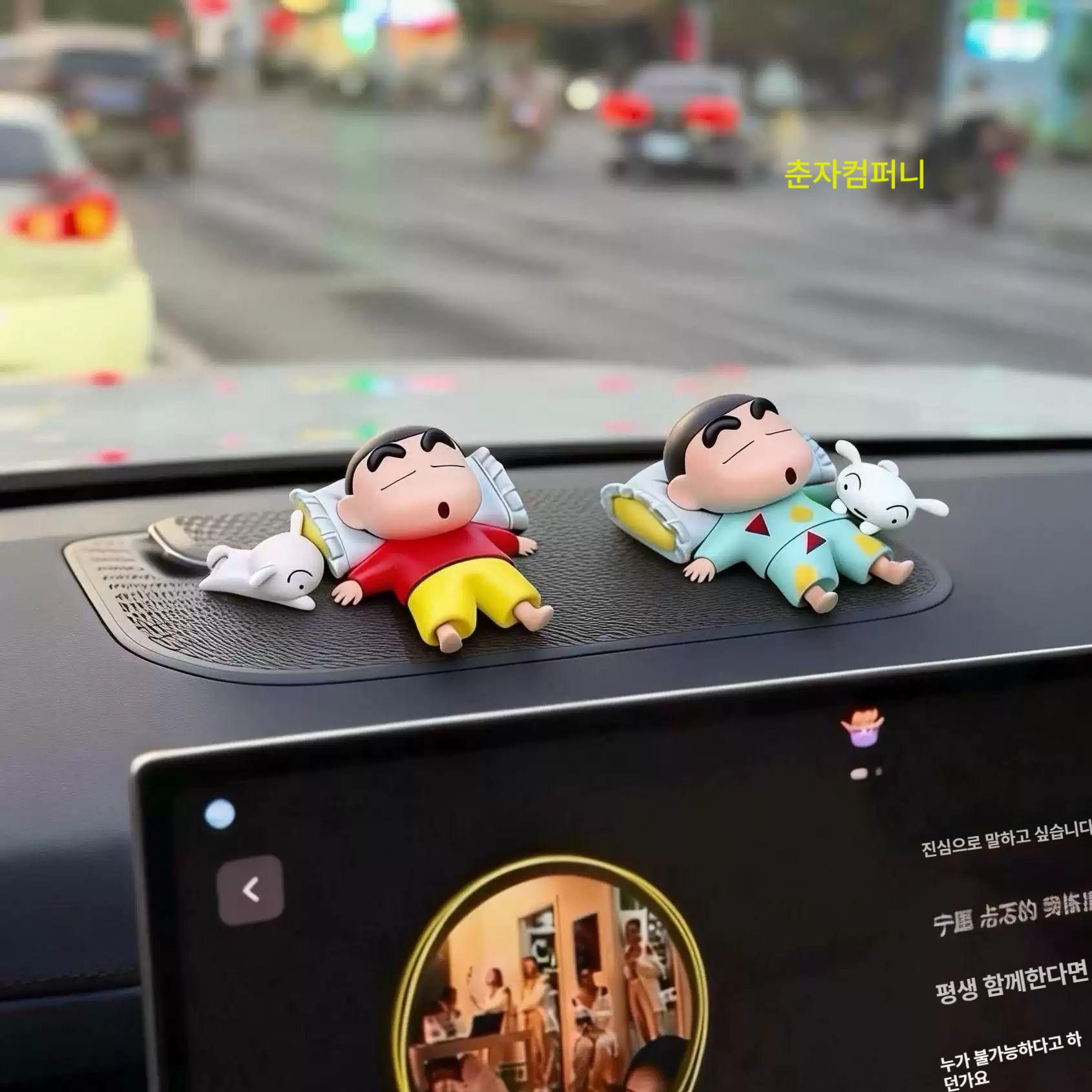 잠자는 짱구 자동차 대시보드 장식 인형 차량용 센터콘솔 피규어 실내 인테리어 소품 선물 그린 코트 신노스케 - 상품 이미지