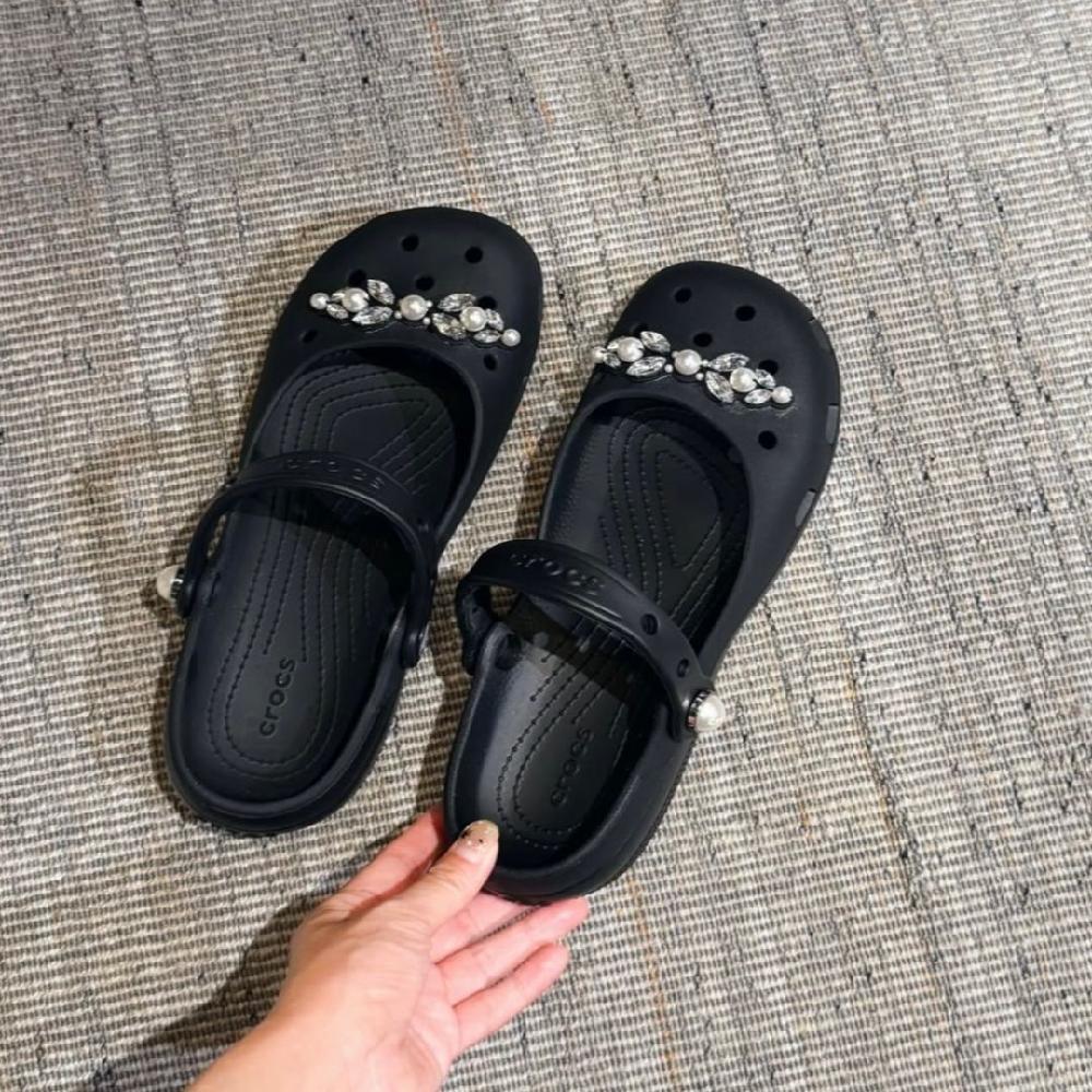 크록스 클래식 펄 발레 여성 스니커즈 블랙 지비츠 진주 여름 샌들 블랙 프라페 - 상세 이미지 2