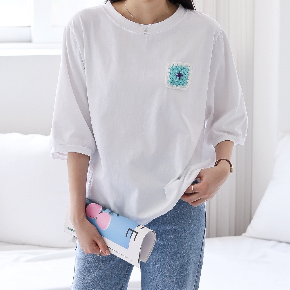 여성반팔티 흰티 뜨개 모티브 루즈핏 5부 반팔 티셔츠 - 메인 이미지