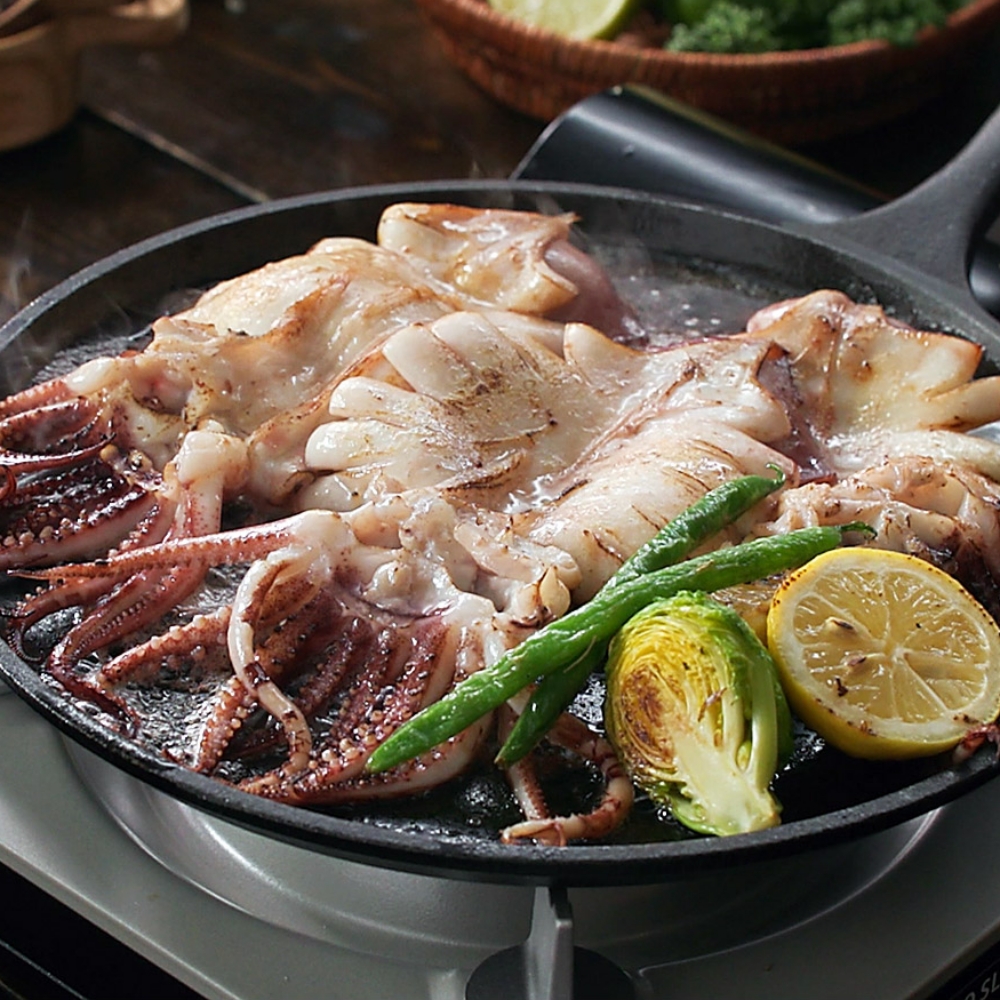 최성만 장인 청해대왕 자연산 손질 통오징어 12미 수산시장 숙회 찜 간편 가정 냉동 오징어 - 상세 이미지 2