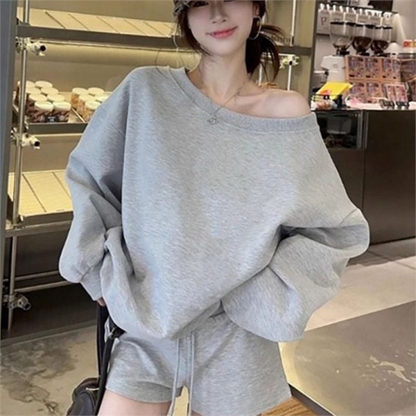 꾸안꾸 여성 오프숄더 맨투맨 베이직 여성 루즈핏 맨투맨 데일리 스웨트셔츠 - 상품 이미지