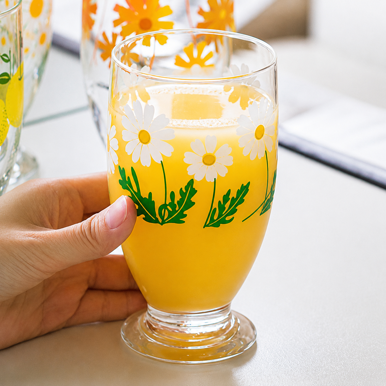 일본 고블렛 유리컵 아이스아메리카노 냉커피 플랫화이트 레트로 카페 주스잔 335ml, 1개, 들꽃 - 상품 이미지