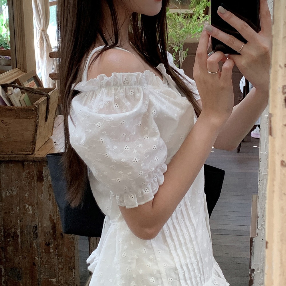 투웨이 오프숄더 레이스 펀칭 코튼 블라우스 - 상세 이미지 5