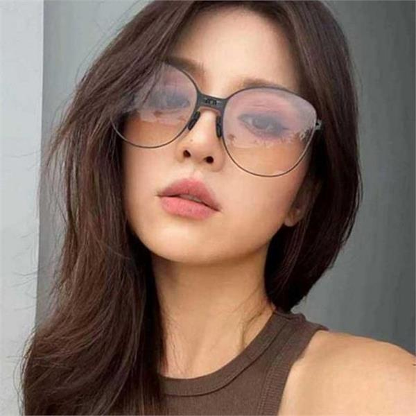 가벼운 여성 접이식 선글라스 휴대용 여성 폴딩 선글라스 자외선 차단 - 상품 이미지