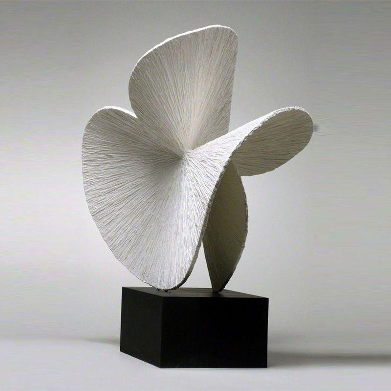 인테리어소품 오브제 조형물 화이트 세라믹 모던 은행잎 장식품 21x12x30cm - 상품 이미지