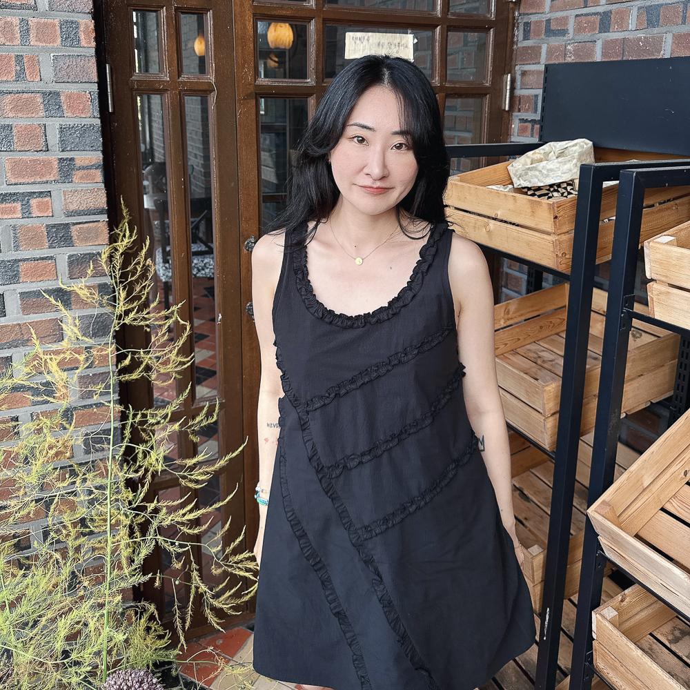 양면 프릴 미니원피스 여름 민소매 A라인 데일리 드레스 블랙 화이트 - 상세 이미지 2