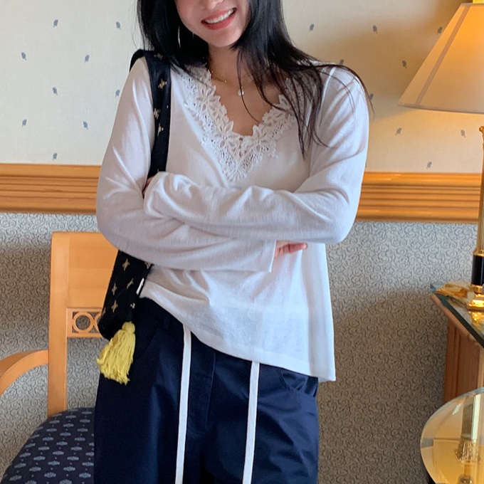 브이넥꽃자수포인트 루즈핏 긴팔티 텐셀면혼방소재 좋은원단 캐주얼 레이어드 봄여름 화이트 - 상품 이미지