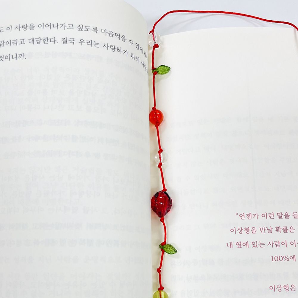 딸기 비즈 끈갈피 만들기 끈 책갈피 만들기 DIY 북마크 독서템 예쁜 과일 이미지 6