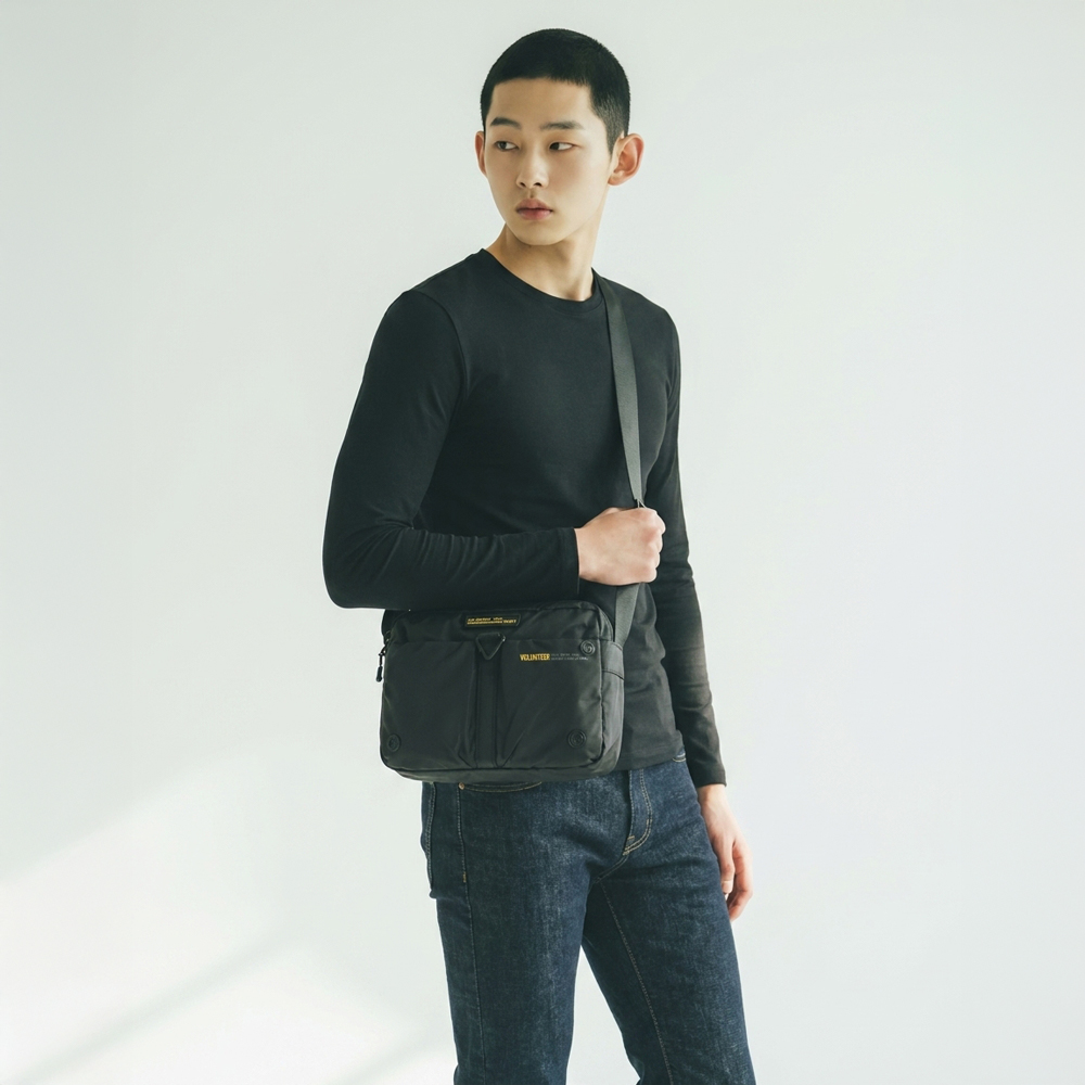 벤쿠쿠 크로스백 경량 테크웨어 메신저백 남자 데일리 가방 290g 이미지 7