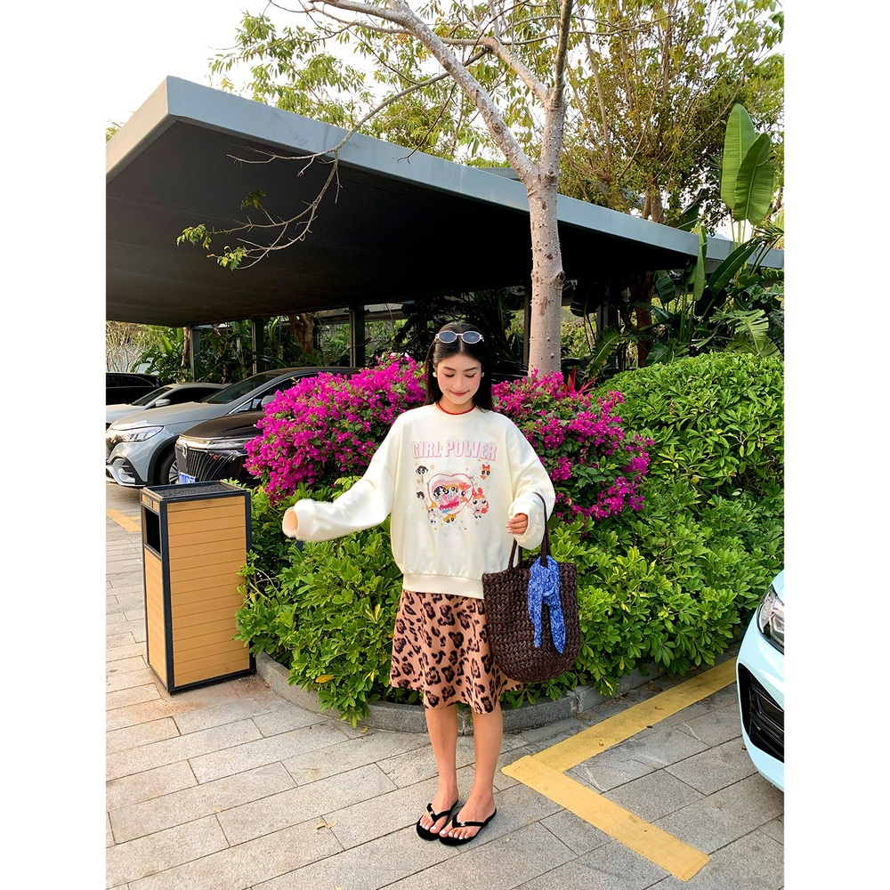 새틴 레오파드패턴 미디스커트 A라인 힙한 무드 감성 빈티지룩 고급재질 브라운베이지 - 상세 이미지 2