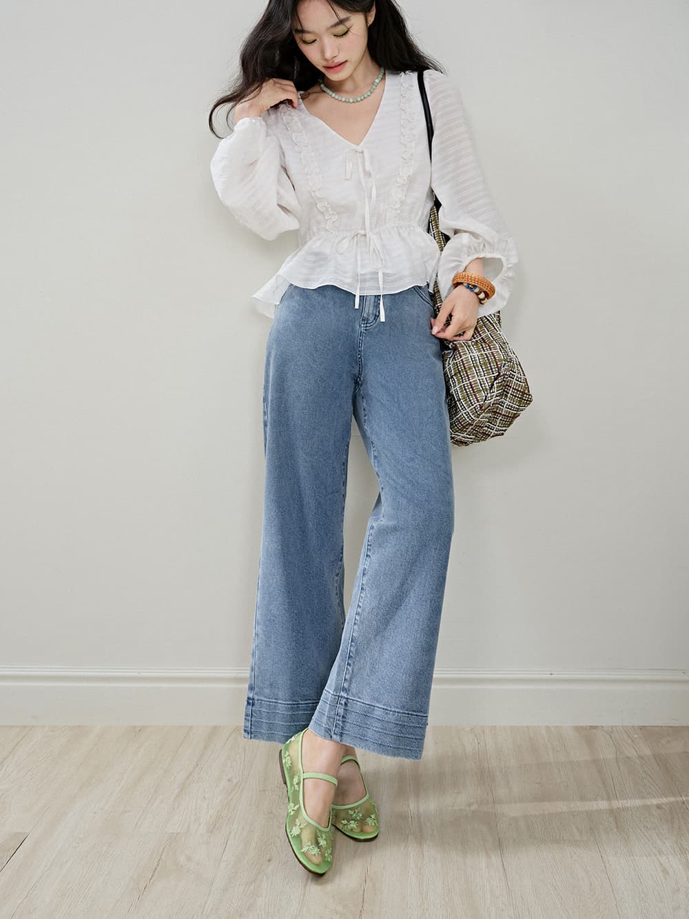 쿠오세 KUOSE 여성 라이트블루 스트레이트 데님 9부 팬츠 - 상품 이미지