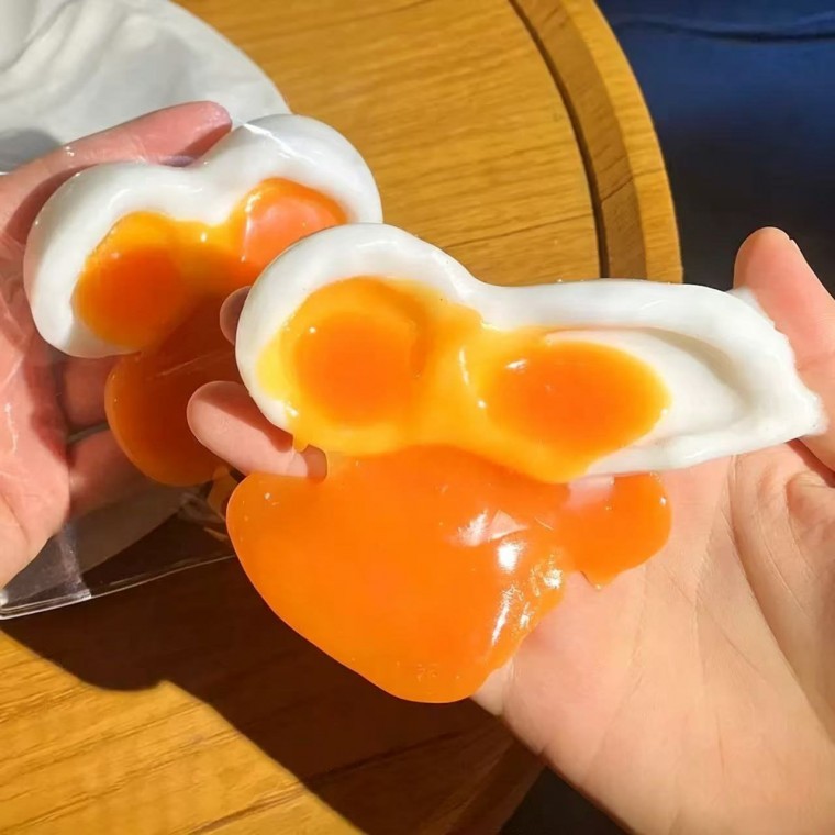 D계란 달걀 반숙 말랑이 슬랑이 스퀴시 마시멜로우 슬라임 손장난감 스트레스 볼 해소 피젯토이 - 상품 이미지