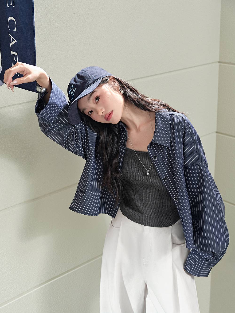 쿠오세 KUOSE 여성 다크네이비 쇼트 셔츠 - 상세 이미지 2