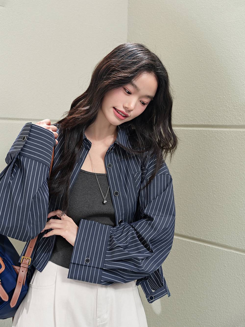 쿠오세 KUOSE 여성 다크네이비 쇼트 셔츠 - 상세 이미지 4