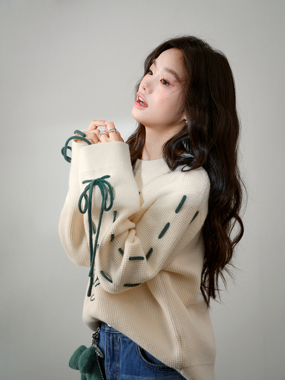 쿠오세 KUOSE 여성 로프 장식 소매 스웨터 - 상세 이미지 5