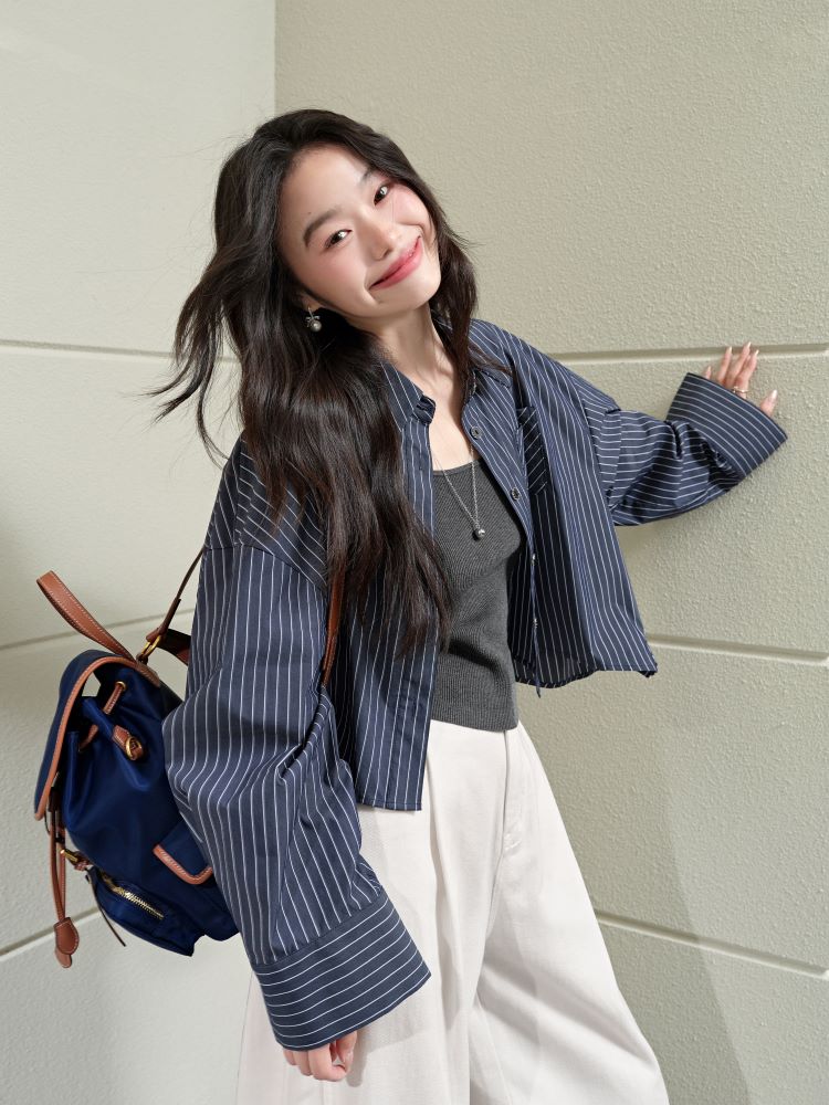 쿠오세 KUOSE 여성 다크네이비 쇼트 셔츠 - 메인 이미지