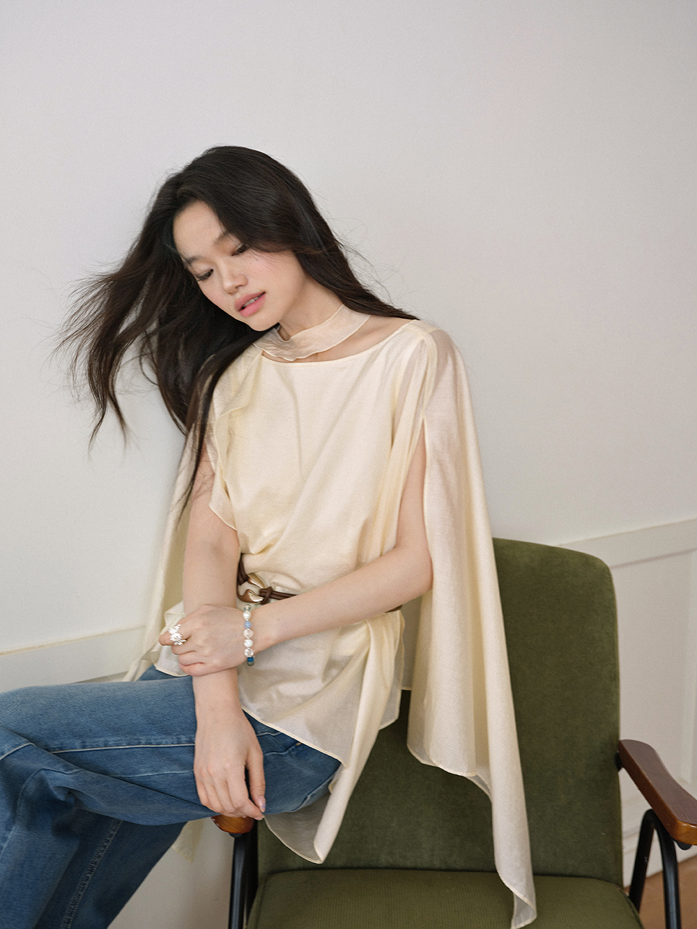쿠오세 KUOSE 여성 비대칭 스타일 케이프 블라우스 - 상세 이미지 2