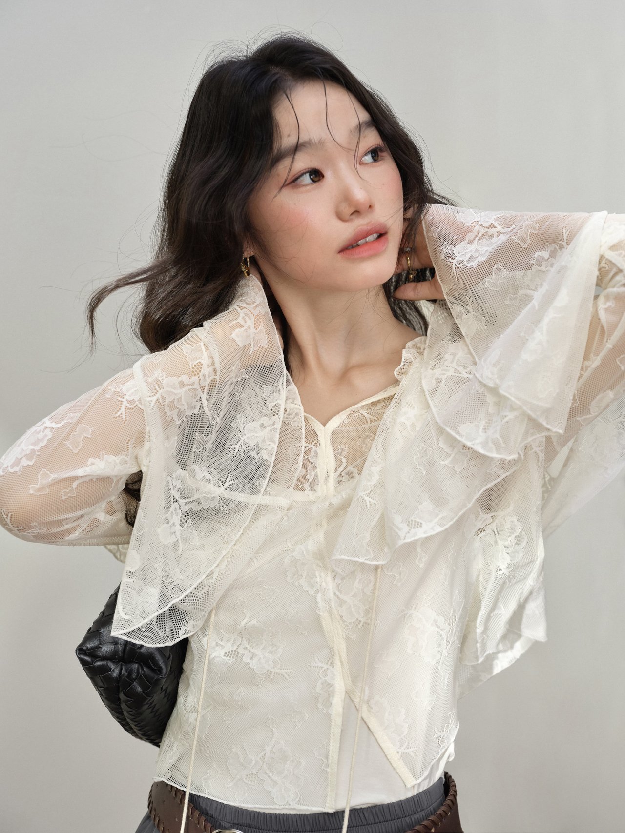 쿠오세 KUOSE 여성 숄 케이프 레이스 플라워 펀칭 블라우스 - 상세 이미지 2